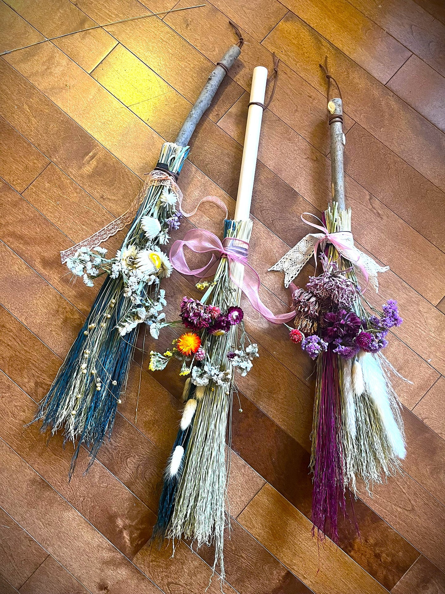 Balais de sorcière Fleuris taille moyenne